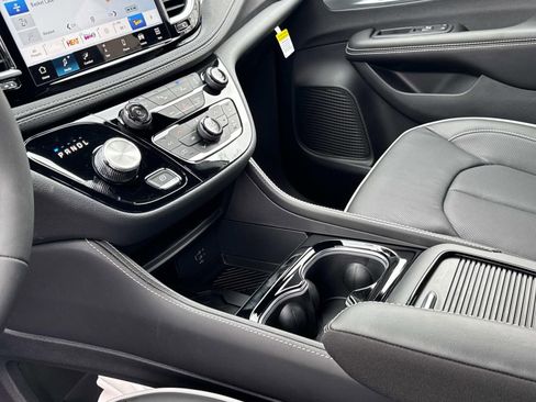 New 2026 Chrysler Pacifica Limited image 34