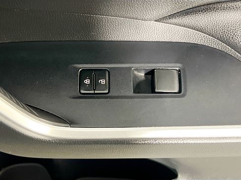 Used 2019 Toyota RAV4 LE FWD image 31