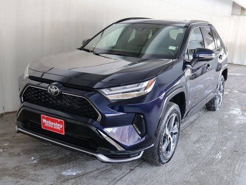 Used 2025 Toyota RAV4 SE image 24