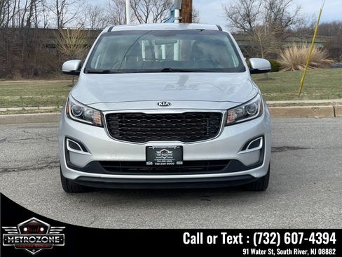 Used 2019 Kia Sedona L FWD image 2