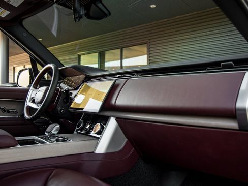 Used 2023 Land Rover Range Rover Autobiography image 45