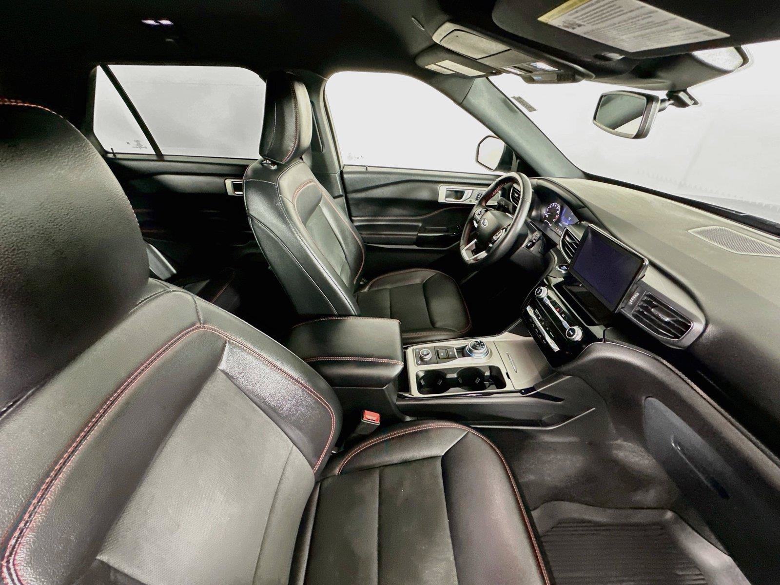 Used 2023 Ford Explorer ST-Line AWD/4WD image 29