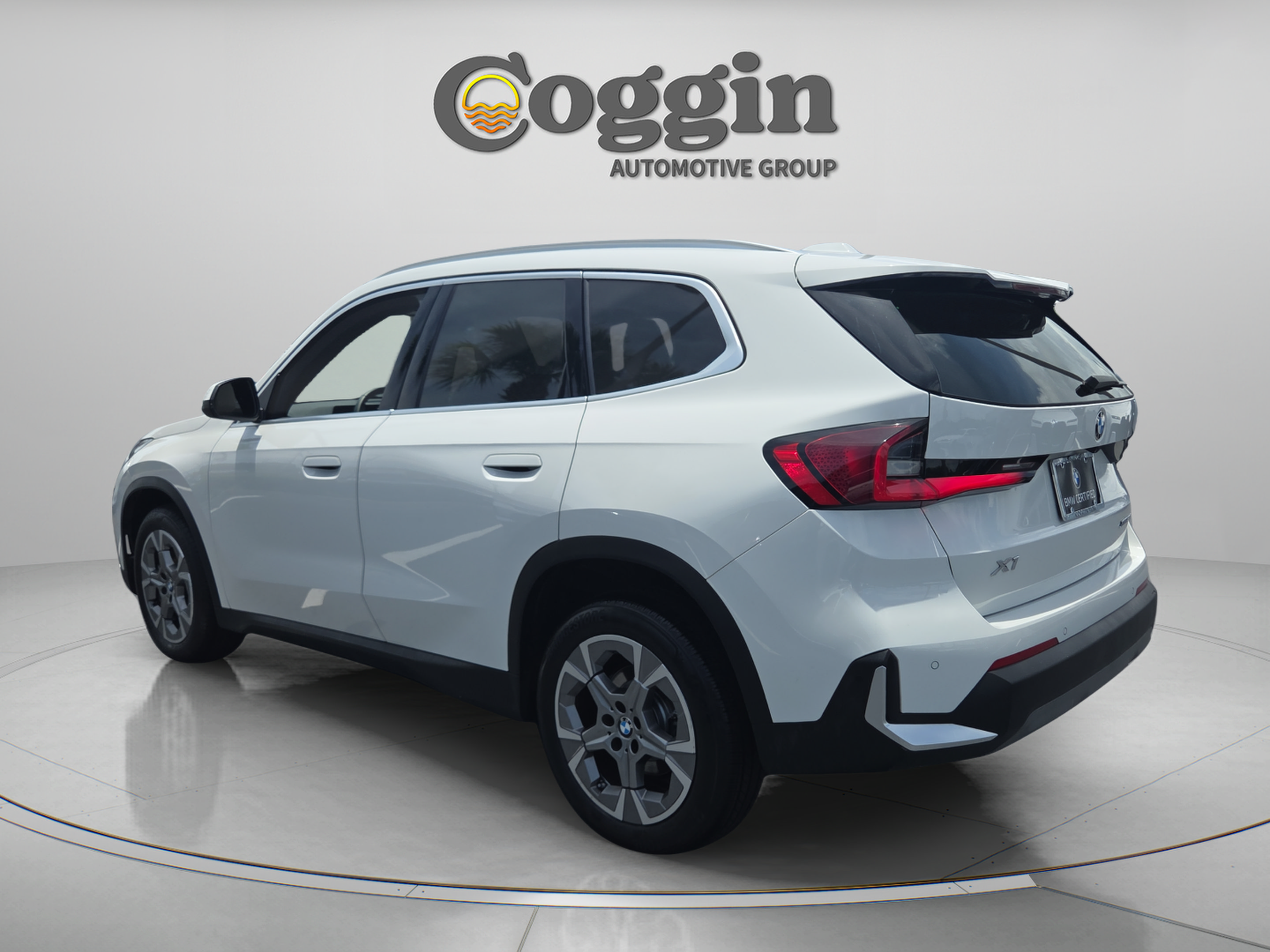 Certified 2023 BMW X1 xDrive28i AWD/4WD image 3