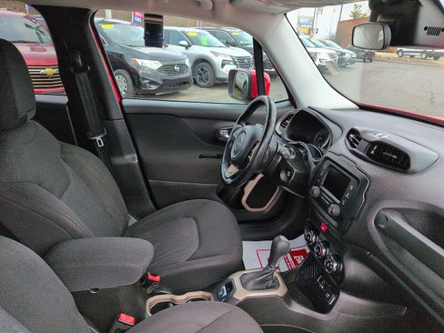 Used 2017 Jeep Renegade Latitude image 7