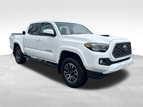 Used 2020 Toyota Tacoma TRD Sport w/ Technology Package AWD/4WD image 8