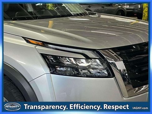 Used 2025 Nissan Pathfinder SL AWD/4WD image 9