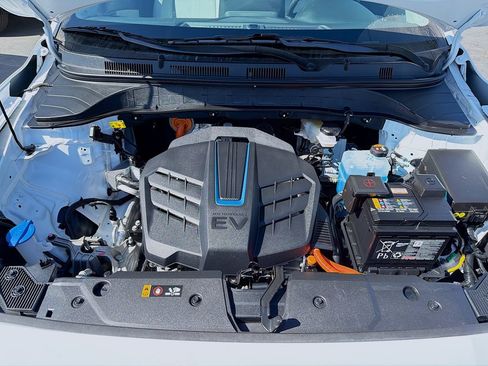 Used 2023 Hyundai Kona Limited FWD image 30