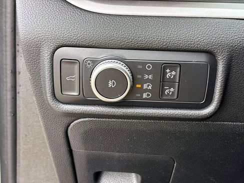 Used 2020 Ford Explorer XLT w/ Equipment Group 202A AWD/4WD image 22