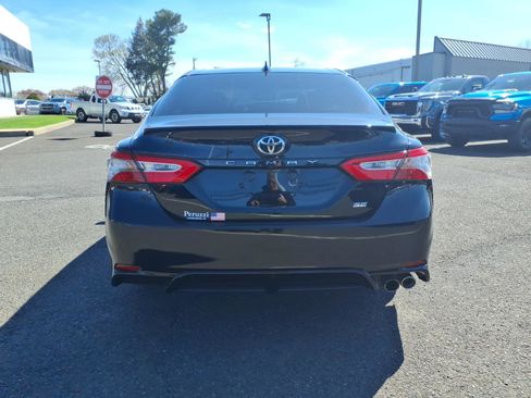 Used 2019 Toyota Camry SE w/ Convenience Package image 4