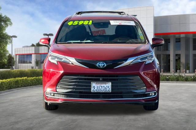 Certified 2023 Toyota Sienna Platinum AWD/4WD image 11