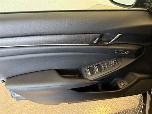 Used 2020 Honda Accord Touring image 19