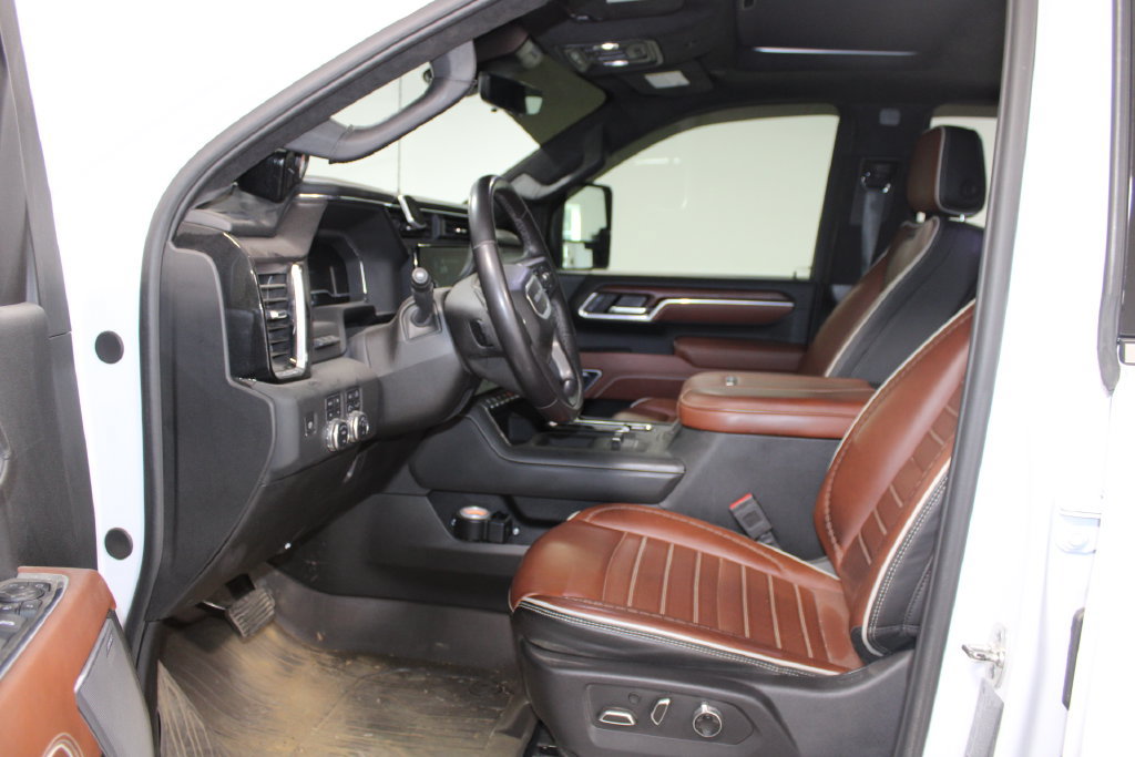 Used 2025 GMC Sierra 3500 Denali Ultimate AWD/4WD image 18