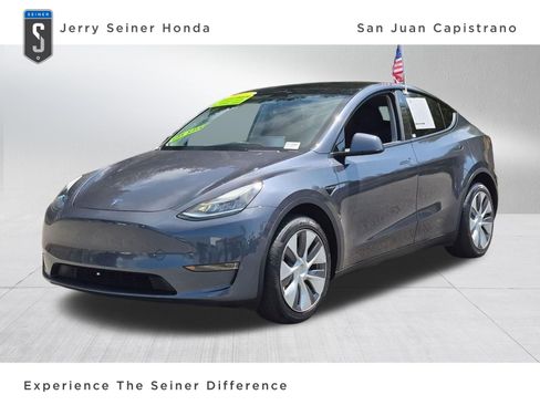 Used 2023 Tesla Model Y Long Range AWD/4WD image 1