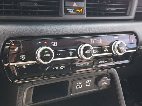 Used 2024 Honda Pilot Touring image 18
