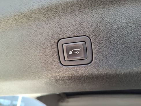 Used 2023 GMC Yukon XL AT4 image 10