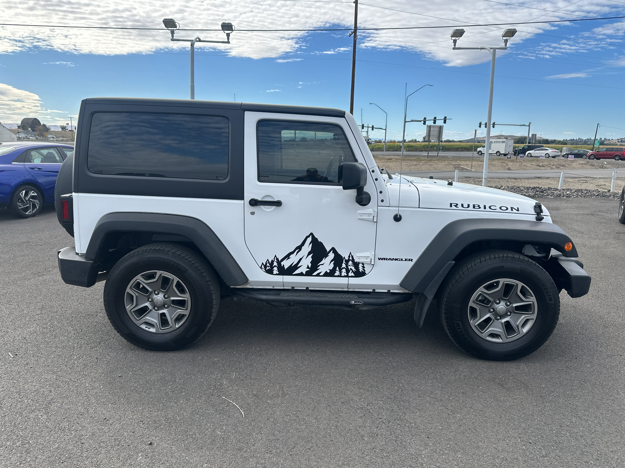 Used 2015 Jeep Wrangler Rubicon w/ Connectivity Group AWD/4WD image 6