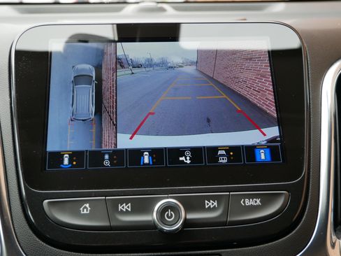 Used 2023 Chevrolet Equinox Premier image 18