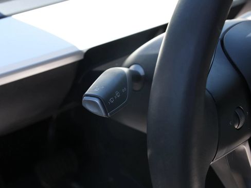 Used 2024 Tesla Model Y Long Range AWD/4WD image 32