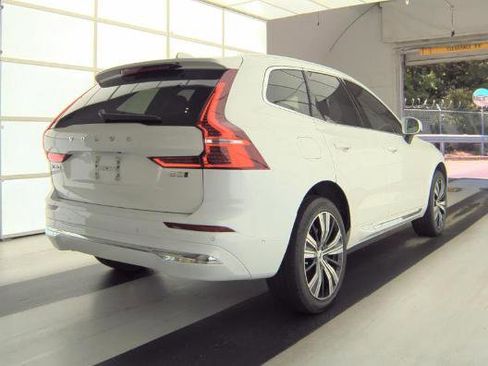 Used 2023 Volvo XC60 B5 Plus AWD/4WD image 3