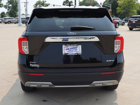 Used 2023 Ford Explorer XLT w/ Equipment Group 202A image 7