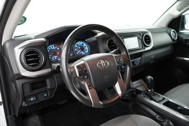 Used 2019 Toyota Tacoma SR5 AWD/4WD image 13