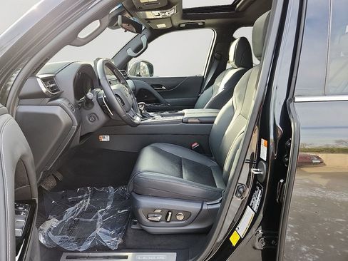 Used 2025 Lexus LX 600 4WD w/ Luxury Package image 14