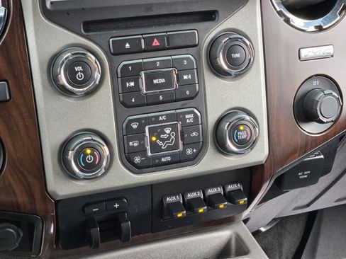 Used 2016 Ford F250 Lariat w/ Lariat Interior Package image 21