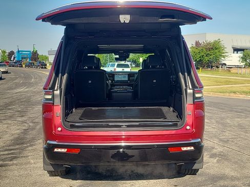 Used 2023 Jeep Grand Wagoneer Series II AWD/4WD image 37