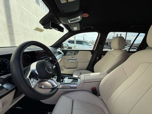 Used 2025 Mercedes-Benz GLB 250 image 5