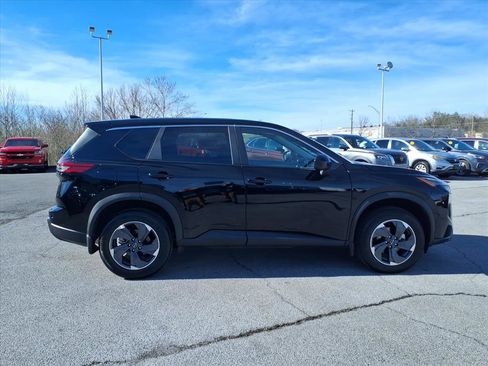 Certified 2025 Nissan Rogue SV image 14