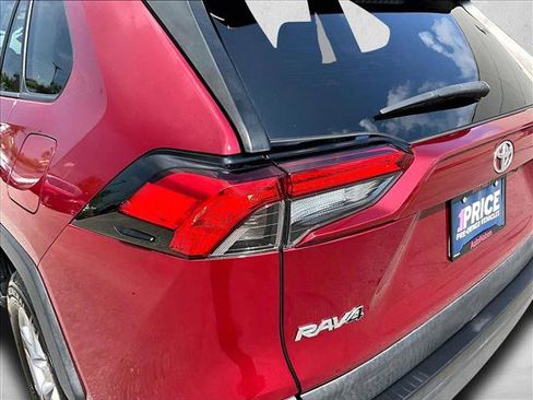 Used 2022 Toyota RAV4 XLE w/ Convenience Package FWD image 29