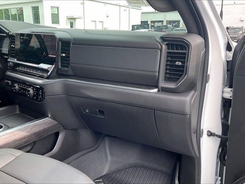 Used 2025 Chevrolet Silverado 2500 LTZ w/ LTZ Plus Package AWD/4WD image 17