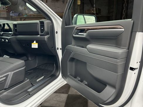 New 2026 GMC Sierra 1500 SLE w/ X31 Off-Road Package image 17
