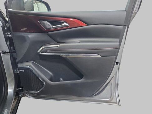 Used 2024 Chevrolet Traverse RS image 11