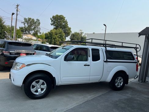 Used 2012 Nissan Frontier SV AWD/4WD image 4