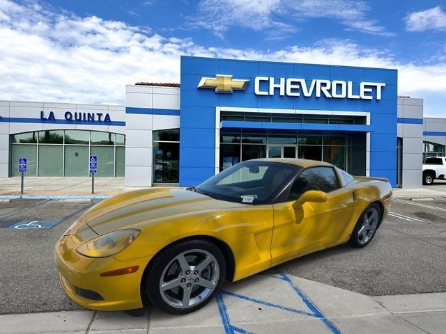 Used 2005 Chevrolet Corvette Coupe w/ Preferred Equipment Group RWD image 4
