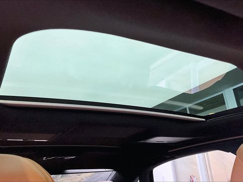 Used 2024 Audi A8 L 3.0T image 13