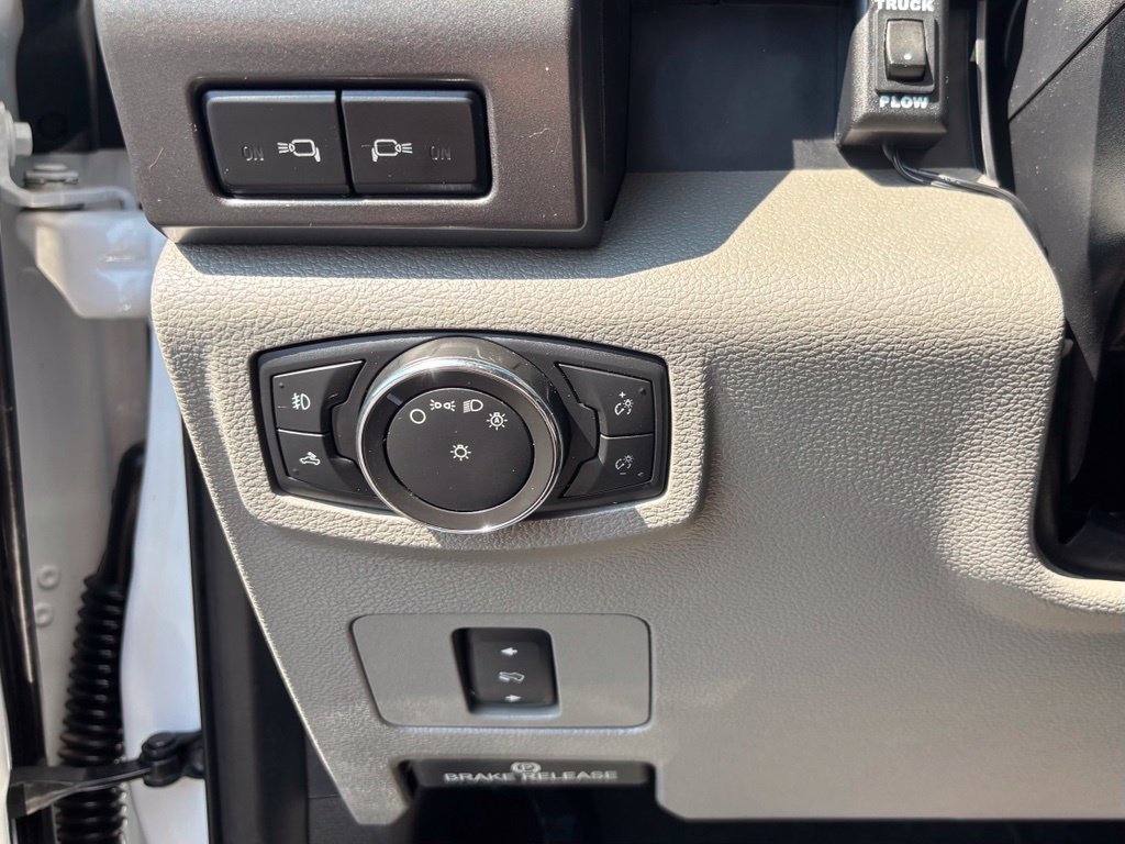 Used 2017 Ford F250 XLT w/ XLT Premium Package AWD/4WD image 40
