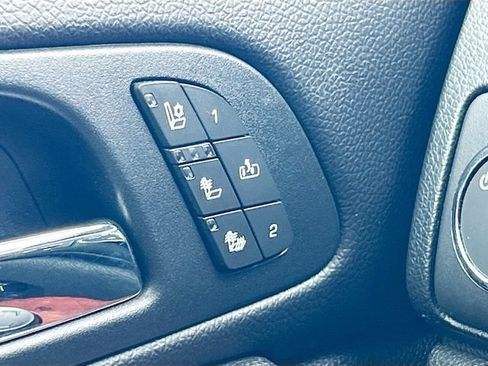 Used 2011 Chevrolet Avalanche LTZ AWD/4WD image 18