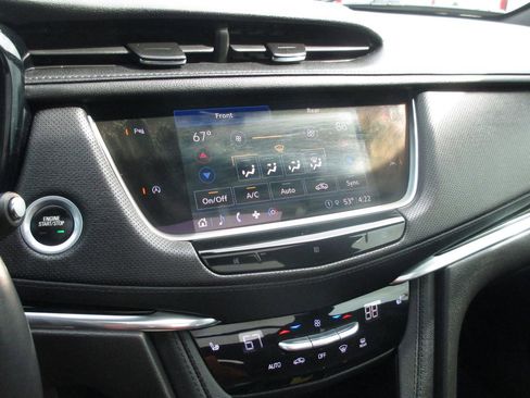 Used 2021 Cadillac XT6 Luxury image 30