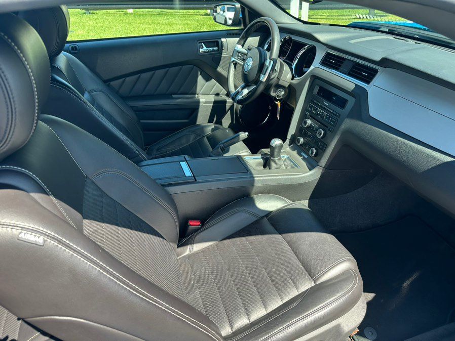 Used 2013 Ford Mustang GT Premium w/ Security Pkg RWD image 13
