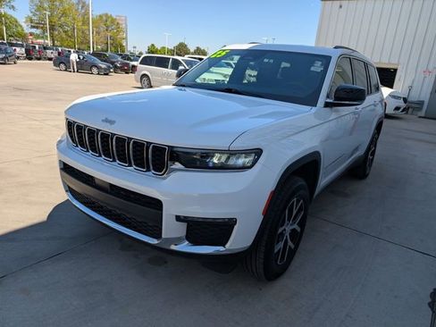 Used 2025 Jeep Grand Cherokee L Limited w/ Trailer Tow Package AWD/4WD image 35