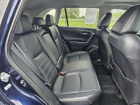 Used 2019 Toyota RAV4 Limited AWD/4WD image 12