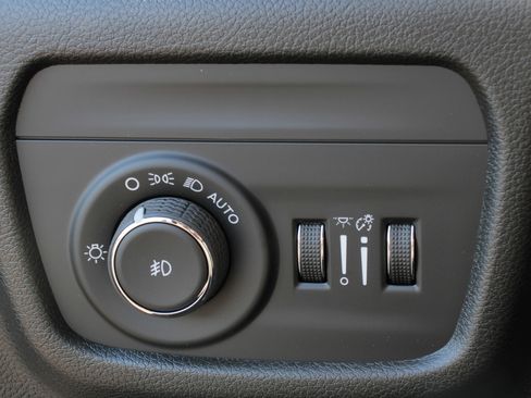 New 2025 Jeep Grand Cherokee L Limited image 11