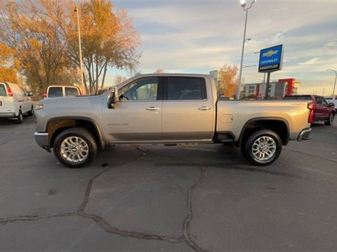 Used 2025 Chevrolet Silverado 2500 LTZ w/ LTZ Premium Package image 5