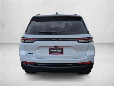 New 2025 Jeep Grand Cherokee Altitude image 7