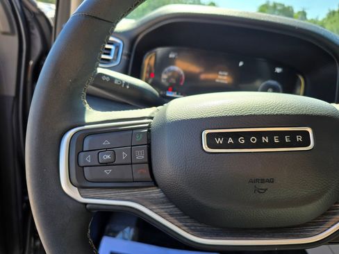Used 2023 Jeep Wagoneer L Series III w/ Premium Group I AWD/4WD image 19