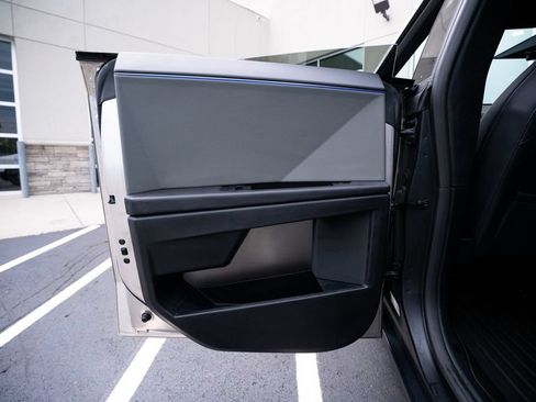 Used 2024 Tesla Cybertruck AWD Crew Cab image 34