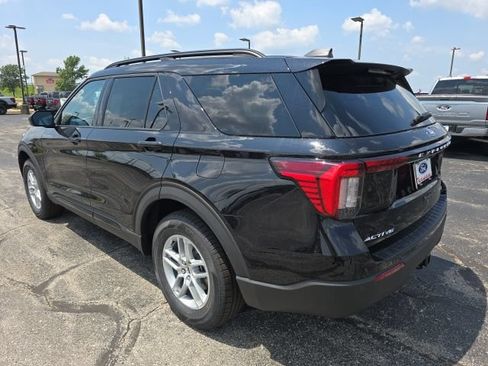 New 2026 Ford Explorer Active AWD/4WD image 3