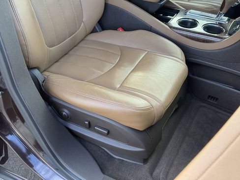 Used 2015 Buick Enclave Leather image 19